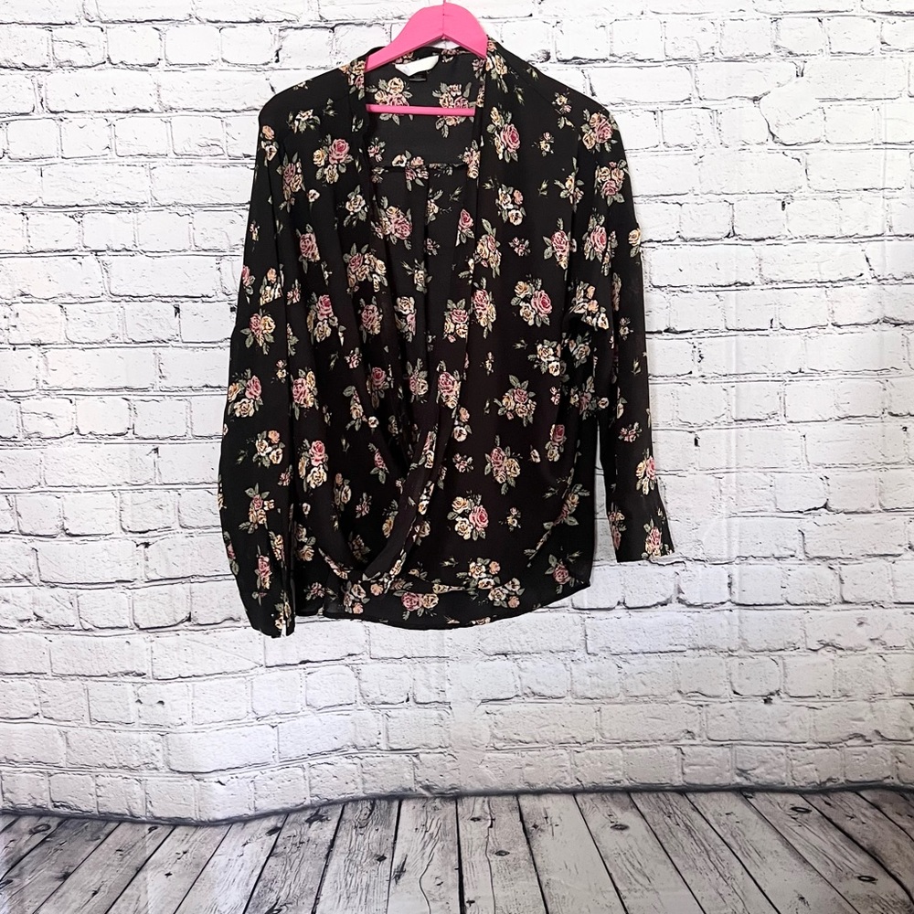 LOVE BY DESIGN. Floral tunic. Size M